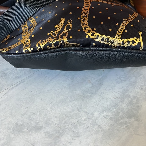 Juicy Couture NWT black /gold Chains & mini hearts printed shoulder/ crossbody - Picture 8 of 10